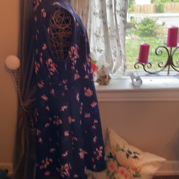 Dress - Picture 5 of 12